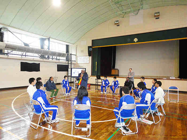 JICA北海道（帯広）「地域資源に基づいた乳肉生産のための牛の飼養管理」コース学校訪問